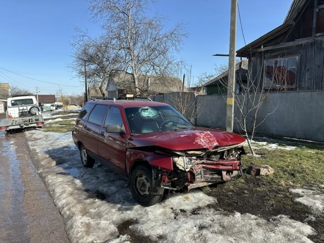 Красный ВАЗ 2111, объемом двигателя 1.5 л и пробегом 130 тыс. км за 600 $, фото 1 на Automoto.ua