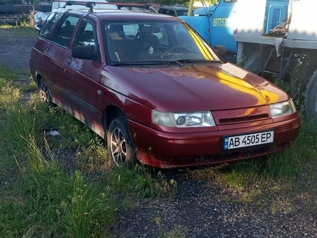 Красный ВАЗ 2111, объемом двигателя 1.5 л и пробегом 150 тыс. км за 999 $, фото 1 на Automoto.ua