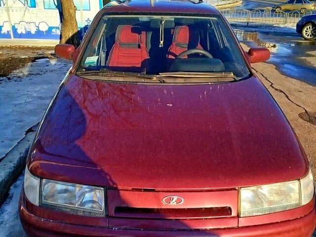 Красный ВАЗ 2111, объемом двигателя 1.6 л и пробегом 160 тыс. км за 2000 $, фото 1 на Automoto.ua