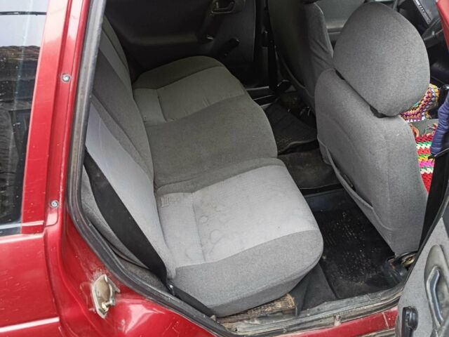 Красный ВАЗ 2111, объемом двигателя 0 л и пробегом 200 тыс. км за 1067 $, фото 1 на Automoto.ua