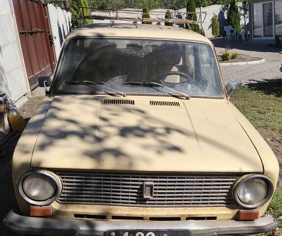 Желтый ВАЗ 2111, объемом двигателя 1 л и пробегом 111 тыс. км за 243 $, фото 1 на Automoto.ua