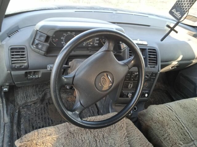 Серый ВАЗ 2111, объемом двигателя 1.5 л и пробегом 170 тыс. км за 1000 $, фото 1 на Automoto.ua