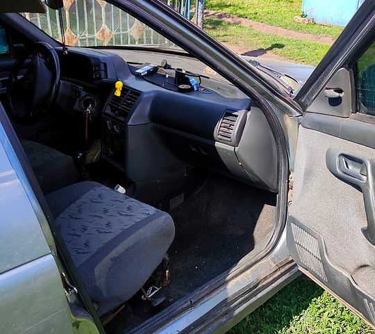 Сірий ВАЗ 2111, об'ємом двигуна 1.6 л та пробігом 202 тис. км за 2000 $, фото 1 на Automoto.ua
