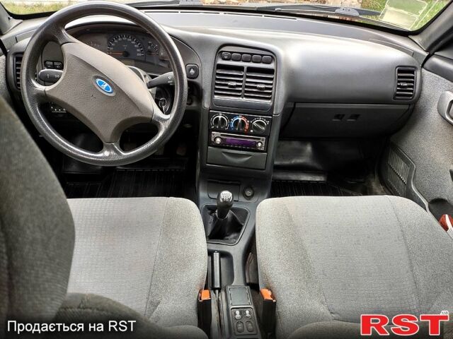 Серый ВАЗ 2111, объемом двигателя 1.6 л и пробегом 157 тыс. км за 2600 $, фото 1 на Automoto.ua