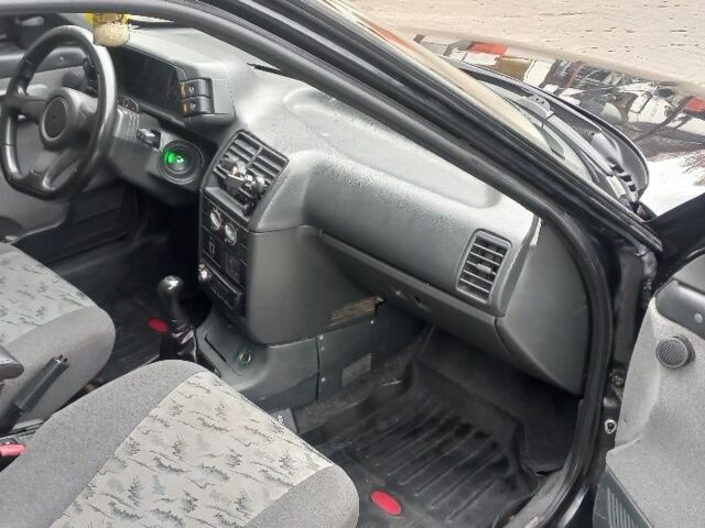 Чорний ВАЗ 2112, об'ємом двигуна 1.6 л та пробігом 2 тис. км за 2200 $, фото 1 на Automoto.ua