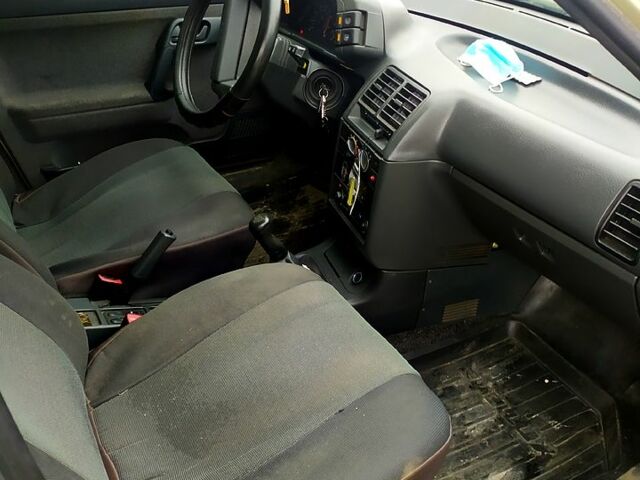 Жовтий ВАЗ 2112, об'ємом двигуна 1.6 л та пробігом 130 тис. км за 2250 $, фото 1 на Automoto.ua