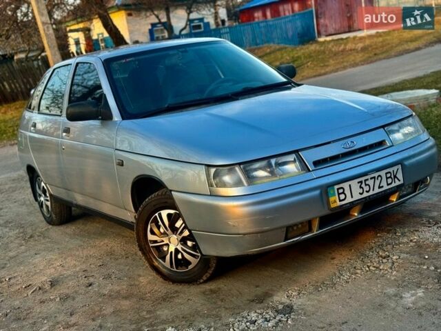 Серый ВАЗ 2112, объемом двигателя 1.6 л и пробегом 200 тыс. км за 1899 $, фото 1 на Automoto.ua