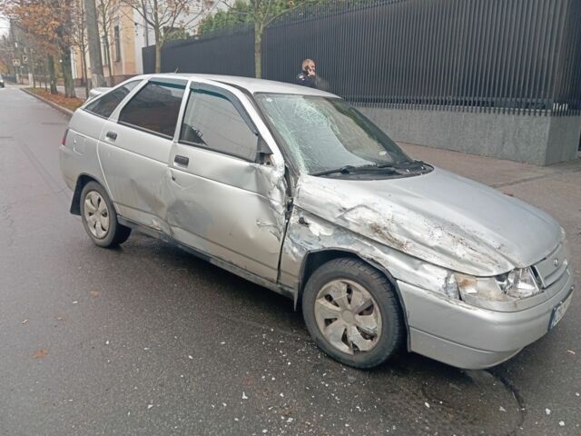 Серый ВАЗ 2112, объемом двигателя 1.6 л и пробегом 220 тыс. км за 900 $, фото 1 на Automoto.ua