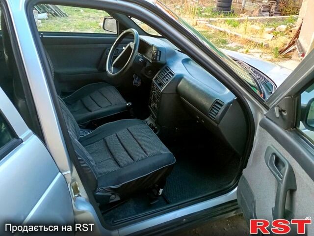 Сірий ВАЗ 2112, об'ємом двигуна 1.6 л та пробігом 198 тис. км за 2500 $, фото 1 на Automoto.ua