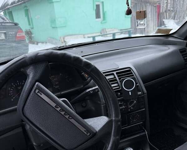 Серый ВАЗ 2112, объемом двигателя 1.6 л и пробегом 350 тыс. км за 1000 $, фото 1 на Automoto.ua