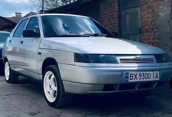 Серый ВАЗ 2112, объемом двигателя 1.6 л и пробегом 300 тыс. км за 2000 $, фото 1 на Automoto.ua