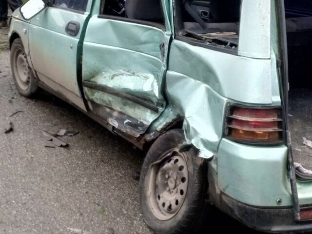 Зелений ВАЗ 2113 Самара, об'ємом двигуна 0 л та пробігом 250 тис. км за 500 $, фото 1 на Automoto.ua