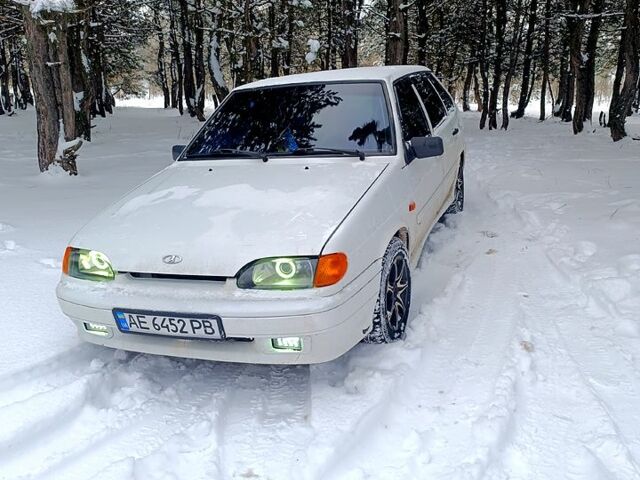 Белый ВАЗ 2114 Самара, объемом двигателя 1.6 л и пробегом 1070 тыс. км за 2000 $, фото 1 на Automoto.ua