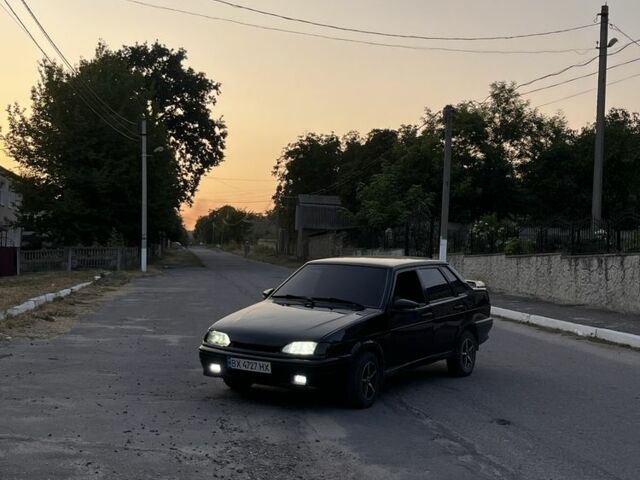 Чорний ВАЗ 2115 Самара, об'ємом двигуна 1.6 л та пробігом 300 тис. км за 2101 $, фото 1 на Automoto.ua