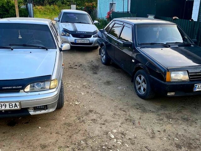 Чорний ВАЗ 2115 Самара, об'ємом двигуна 1.6 л та пробігом 180 тис. км за 1350 $, фото 1 на Automoto.ua