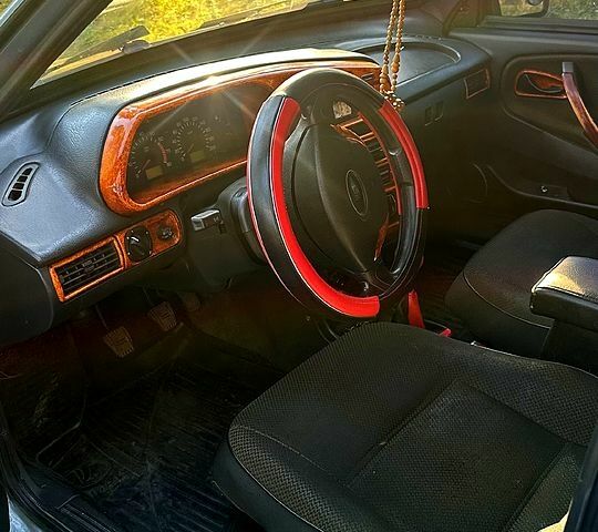 Серый ВАЗ 2115 Самара, объемом двигателя 1.5 л и пробегом 200 тыс. км за 1850 $, фото 1 на Automoto.ua