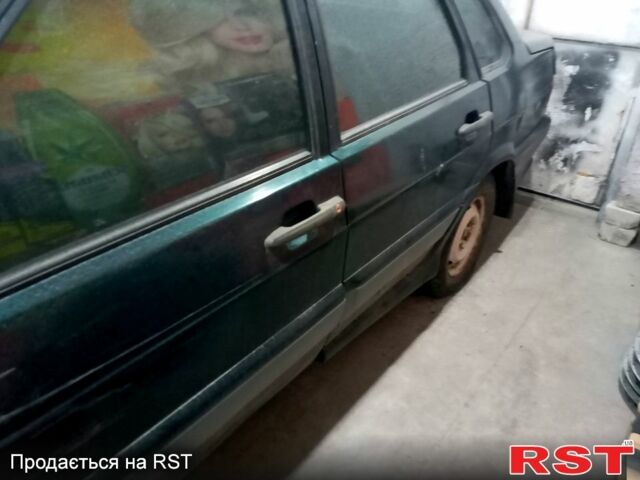 Зелений ВАЗ 2115 Самара, об'ємом двигуна 1.6 л та пробігом 210 тис. км за 500 $, фото 1 на Automoto.ua