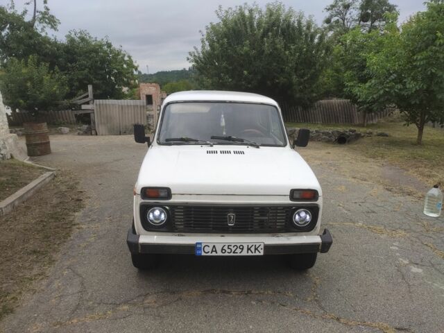Белый ВАЗ 2121, объемом двигателя 1.6 л и пробегом 86 тыс. км за 1700 $, фото 1 на Automoto.ua