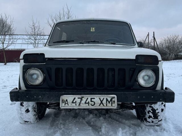 Білий ВАЗ 2121, об'ємом двигуна 1.6 л та пробігом 300 тис. км за 1400 $, фото 1 на Automoto.ua