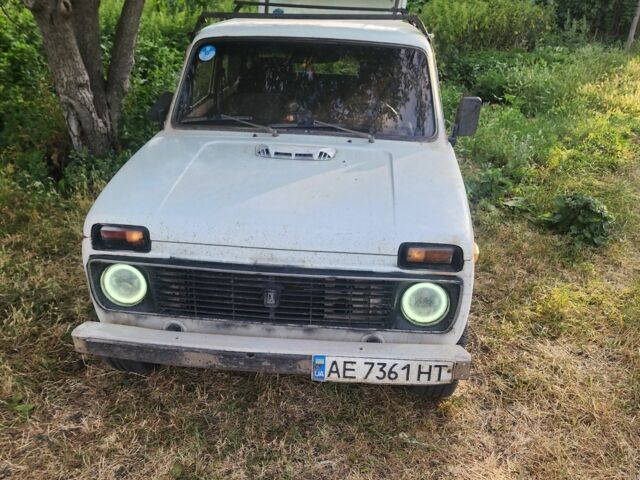 Белый ВАЗ 2121, объемом двигателя 1.6 л и пробегом 200 тыс. км за 947 $, фото 1 на Automoto.ua