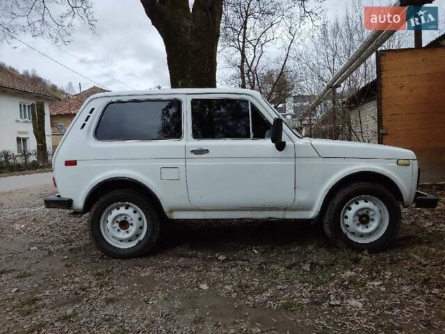 Белый ВАЗ 2121 Нива, объемом двигателя 1.6 л и пробегом 112 тыс. км за 2700 $, фото 1 на Automoto.ua