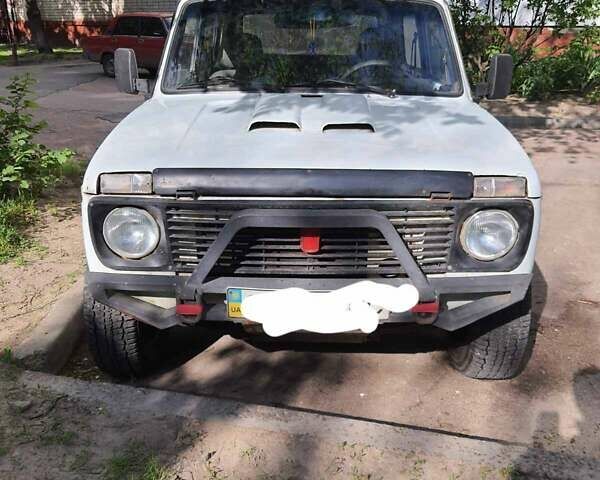 Белый ВАЗ 2121 Нива, объемом двигателя 1.6 л и пробегом 60 тыс. км за 2500 $, фото 1 на Automoto.ua