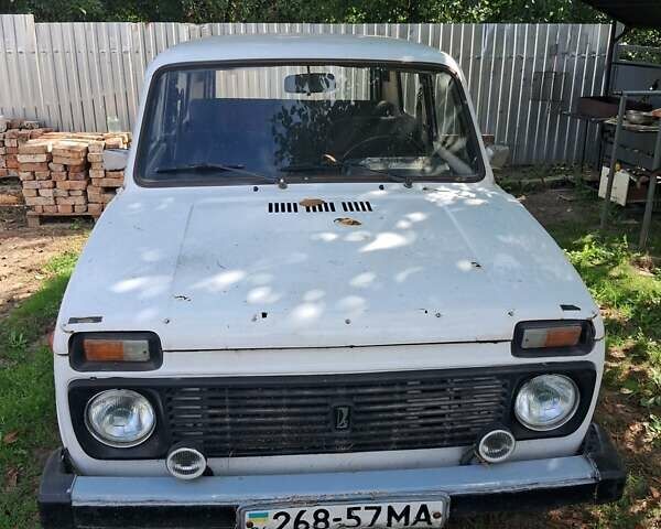 Білий ВАЗ 2121 Нива, об'ємом двигуна 1.6 л та пробігом 100 тис. км за 1300 $, фото 1 на Automoto.ua