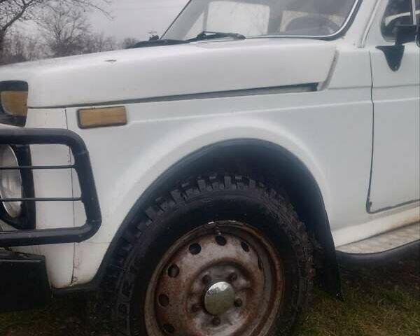 Білий ВАЗ 2121 Нива, об'ємом двигуна 1.6 л та пробігом 10 тис. км за 3000 $, фото 1 на Automoto.ua