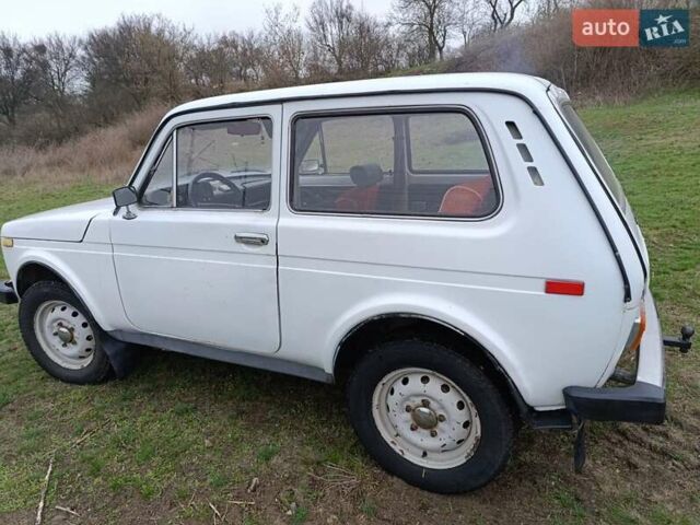 Белый ВАЗ 2121 Нива, объемом двигателя 1.57 л и пробегом 222 тыс. км за 1999 $, фото 1 на Automoto.ua