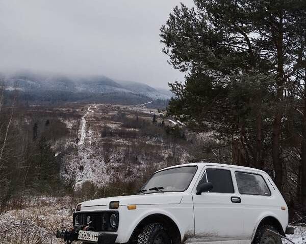 Белый ВАЗ 2121 Нива, объемом двигателя 1.6 л и пробегом 75 тыс. км за 2400 $, фото 1 на Automoto.ua