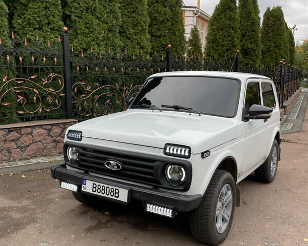 Белый ВАЗ 2121 Нива, объемом двигателя 1.57 л и пробегом 97 тыс. км за 4000 $, фото 1 на Automoto.ua