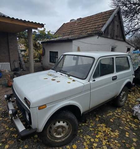 Белый ВАЗ 2121 Нива, объемом двигателя 1.7 л и пробегом 100 тыс. км за 1100 $, фото 1 на Automoto.ua