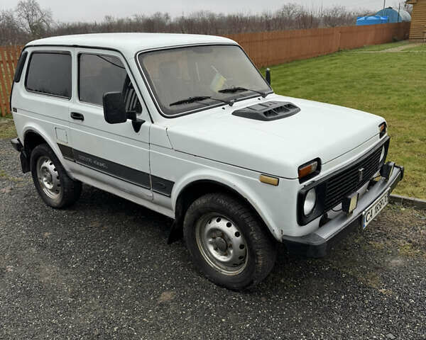 Белый ВАЗ 2121 Нива, объемом двигателя 1.57 л и пробегом 120 тыс. км за 3000 $, фото 1 на Automoto.ua