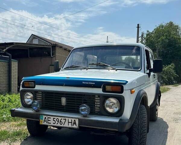 Белый ВАЗ 2121 Нива, объемом двигателя 1.57 л и пробегом 200 тыс. км за 2000 $, фото 1 на Automoto.ua