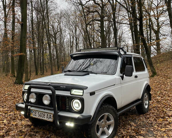 Белый ВАЗ 2121 Нива, объемом двигателя 1.9 л и пробегом 25 тыс. км за 4000 $, фото 1 на Automoto.ua