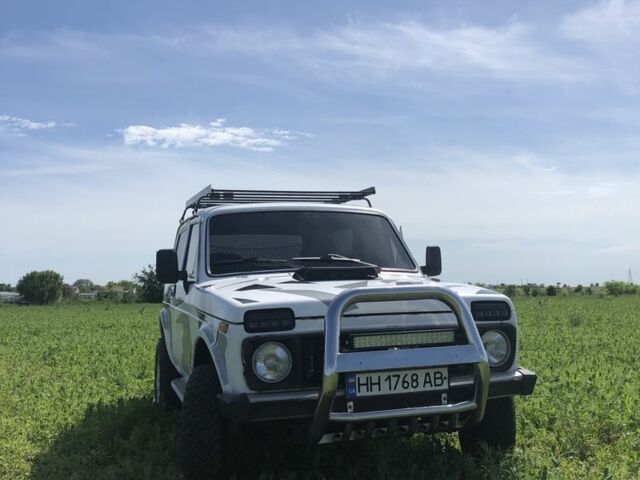 Білий ВАЗ 2121, об'ємом двигуна 1.6 л та пробігом 100 тис. км за 2500 $, фото 1 на Automoto.ua