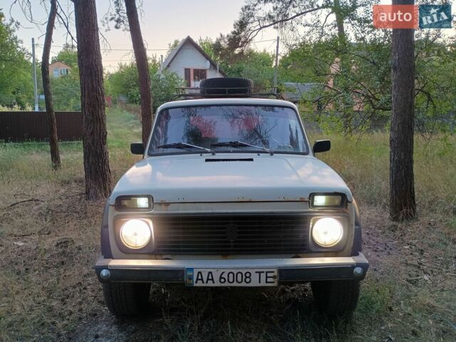 Белый ВАЗ 2121 Нива, объемом двигателя 1.57 л и пробегом 330 тыс. км за 1350 $, фото 1 на Automoto.ua