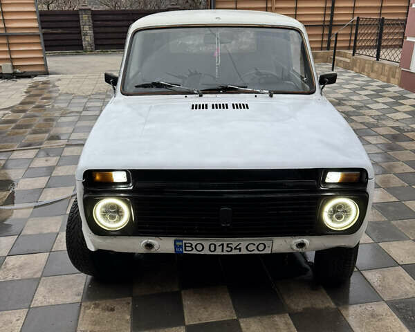 Белый ВАЗ 2121 Нива, объемом двигателя 1.6 л и пробегом 5 тыс. км за 2300 $, фото 1 на Automoto.ua