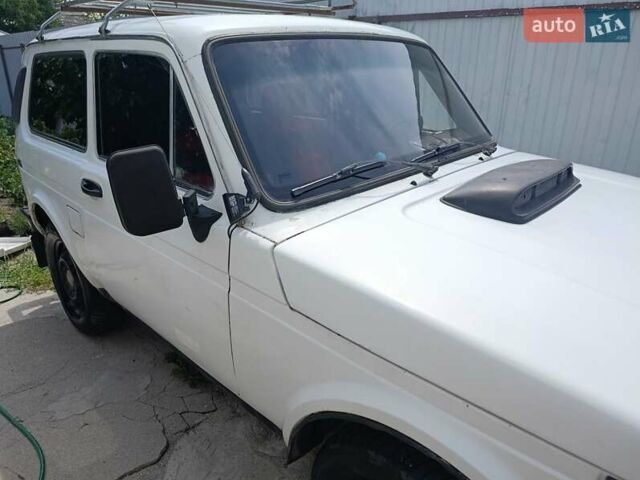 Білий ВАЗ 2121 Нива, об'ємом двигуна 1.6 л та пробігом 100 тис. км за 2000 $, фото 1 на Automoto.ua