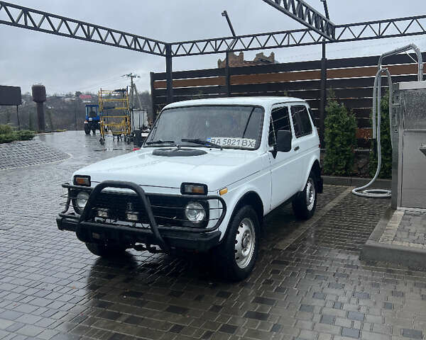 Белый ВАЗ 2121 Нива, объемом двигателя 1.57 л и пробегом 59 тыс. км за 2700 $, фото 1 на Automoto.ua