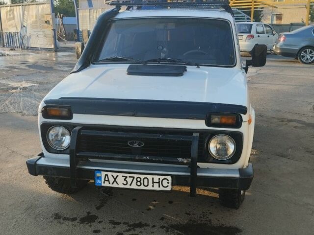 Белый ВАЗ 2121, объемом двигателя 1.6 л и пробегом 382 тыс. км за 1600 $, фото 1 на Automoto.ua