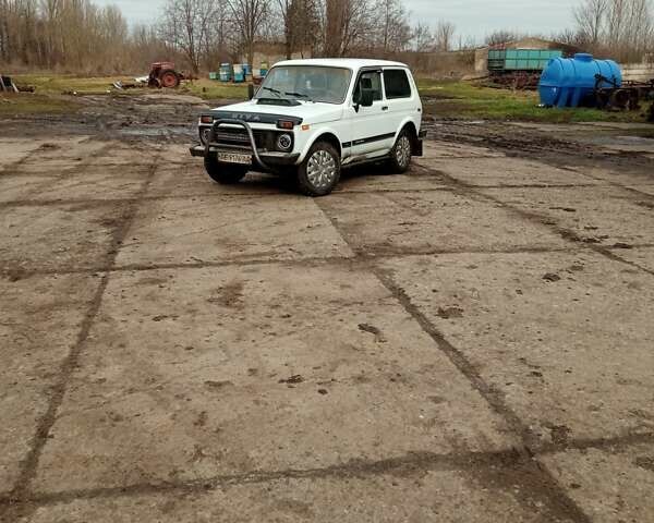 Белый ВАЗ 2121 Нива, объемом двигателя 0 л и пробегом 100 тыс. км за 2549 $, фото 1 на Automoto.ua