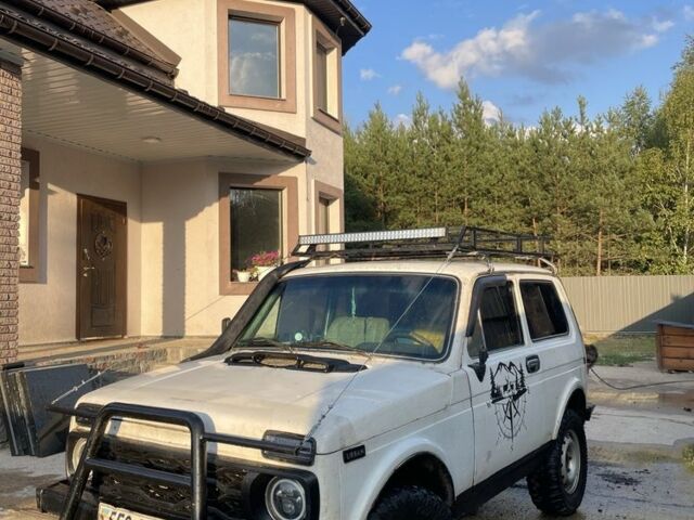 Білий ВАЗ 2121, об'ємом двигуна 1.6 л та пробігом 10 тис. км за 2999 $, фото 1 на Automoto.ua