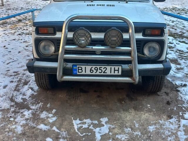 Белый ВАЗ 2121 Нива, объемом двигателя 1.57 л и пробегом 100 тыс. км за 2200 $, фото 1 на Automoto.ua