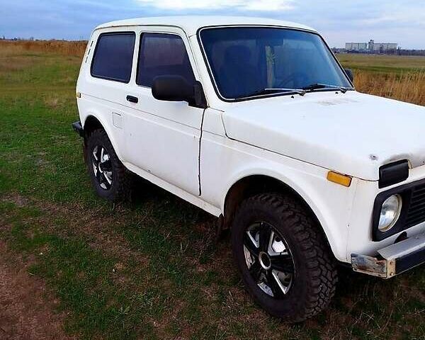Белый ВАЗ 2121 Нива, объемом двигателя 1.6 л и пробегом 110 тыс. км за 2100 $, фото 1 на Automoto.ua