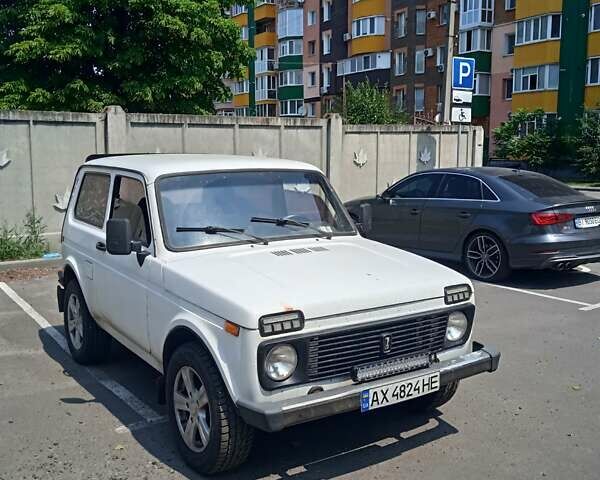 Белый ВАЗ 2121 Нива, объемом двигателя 1.6 л и пробегом 20 тыс. км за 4000 $, фото 1 на Automoto.ua