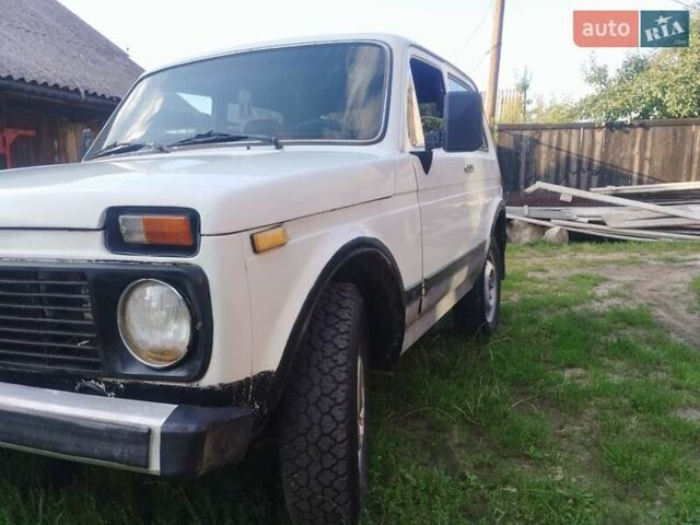 Белый ВАЗ 2121 Нива, объемом двигателя 1.57 л и пробегом 65 тыс. км за 1700 $, фото 1 на Automoto.ua
