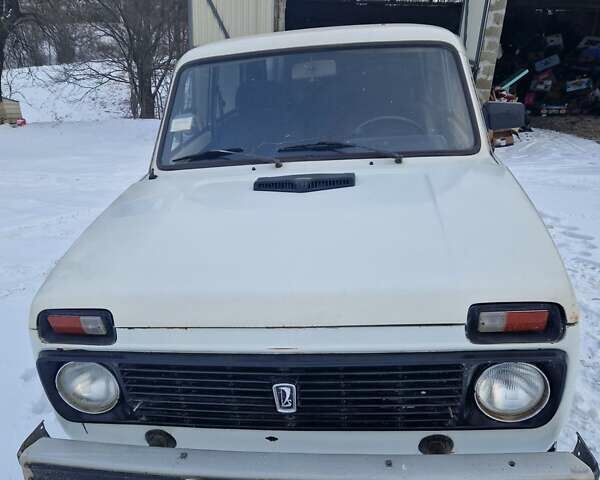 Білий ВАЗ 2121 Нива, об'ємом двигуна 1.6 л та пробігом 98 тис. км за 1600 $, фото 1 на Automoto.ua