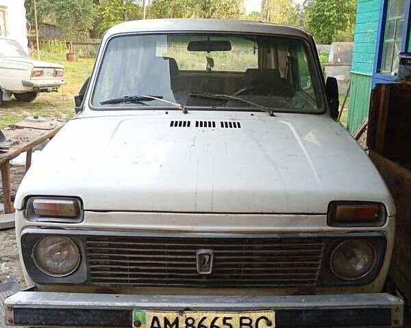 Белый ВАЗ 2121 Нива, объемом двигателя 1.57 л и пробегом 800 тыс. км за 1600 $, фото 1 на Automoto.ua