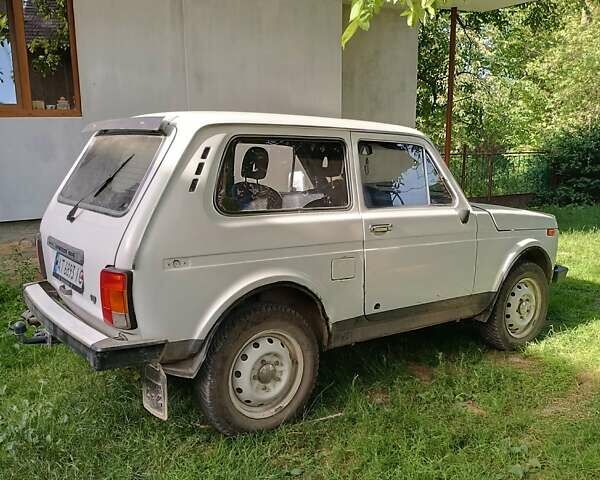 Білий ВАЗ 2121 Нива, об'ємом двигуна 1.7 л та пробігом 300 тис. км за 3000 $, фото 1 на Automoto.ua